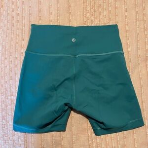 LULULEMON women’s wunder train shorts SIZE 8